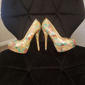 Breckelles Women's Floral Platform Heels - Tan and Multicolor